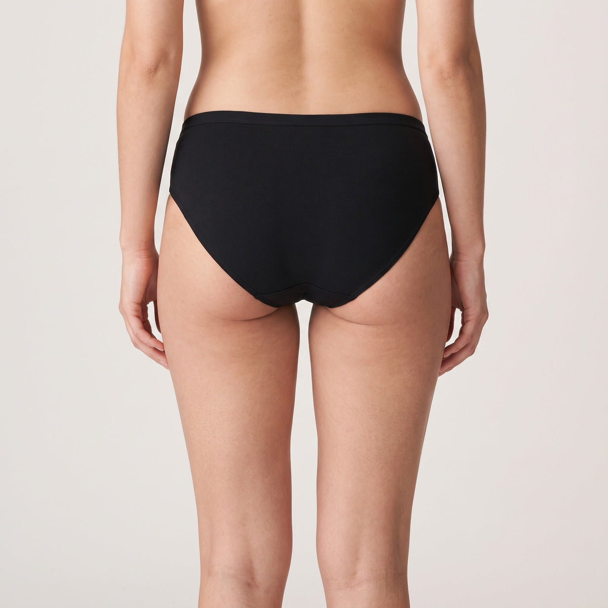 Culotte bikini classique Louma noire portée, vue de dos